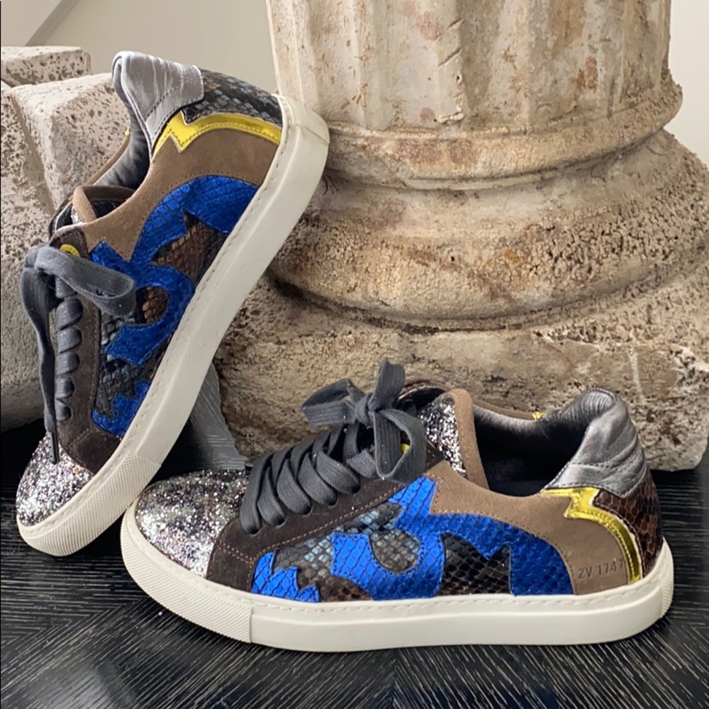 Sneakers